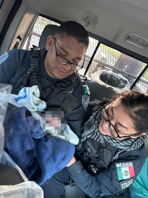 Policías del Equipo Especial Jaguar apoyan en un parto en carretera de Quintana Roo; oficiales recibieron con alegría a Javier.