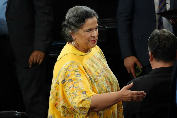 Beatriz Paredes Rangel, senadora por el PRI, presentó su solicitud para obtener la candidatura a la Presidencia por el Frente Amplio.