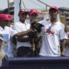 Adopta pescador de barco atunero a Bella, la perrita náufraga