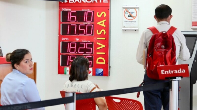 Nuevo récord del “súper peso”, se cotiza en 16.98 por dólar