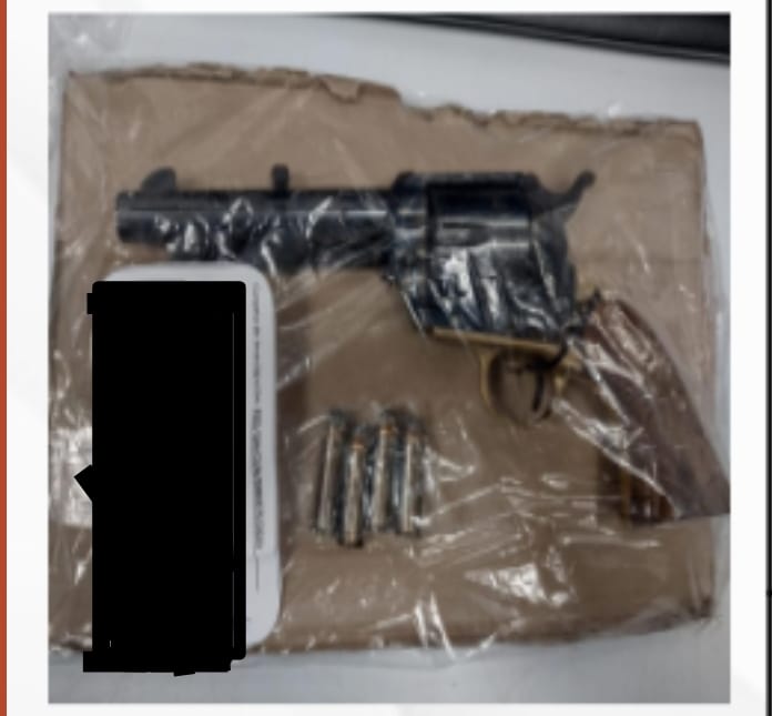 Procesarán a presunto secuestrador de cubanos en Cancún; a Eduardo “V” le fue decomisa un arma de fuego de grueso calibre.