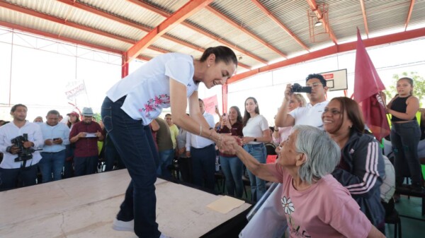 Ironiza Sheinbaum con cargos dentro del Frente Amplio