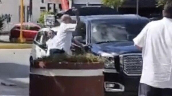 Detienen a dos taxistas en Cancún por agresión a turistas