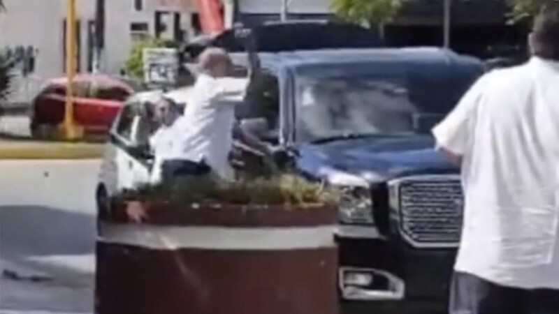 Detienen a dos taxistas en Cancún por agresión a turistas