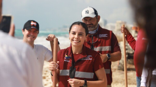 Garantiza Ana Paty Peralta playas limpias y certificadas en Cancún