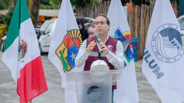 Diego Castañón activa obra que ampliará el alumbrado público en Manuel Antonio Ay