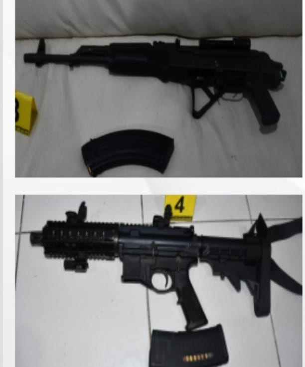 Dan prisión preventiva a cuatro sujetos por diversos delitos federales; fueron detenidos durante un cateo en Residencial Paraíso Cancún, en la Sm 317.