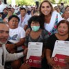 Con entrega de títulos, Mara Lezama da certeza jurídica a familias de Quintana Roo