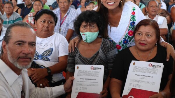 Con entrega de títulos, Mara Lezama da certeza jurídica a familias de Quintana Roo