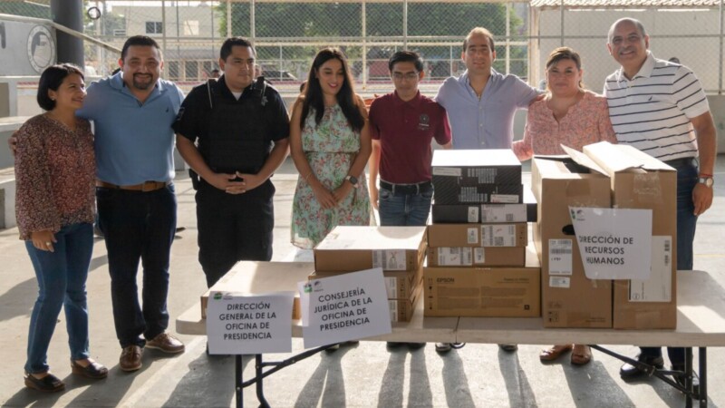 Diego Castañón entrega nuevos equipos para mejorar trámites y servicios en el Ayuntamiento de Tulum