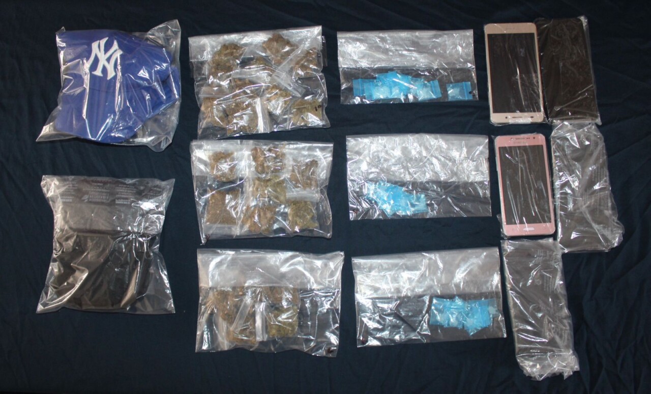 Detienen a tres sujetos con droga en la delegación Alfredo V. Bonfil; les decomisaron varias dosis de mariguana y cristal.