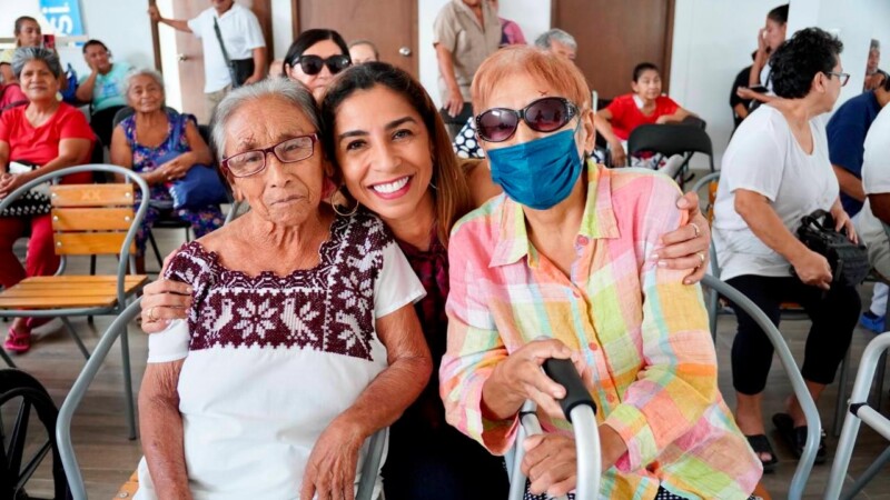 Cumple Marybel Villegas con tercer grupo de cirugías del programa "Abre los ojos con Marybel"