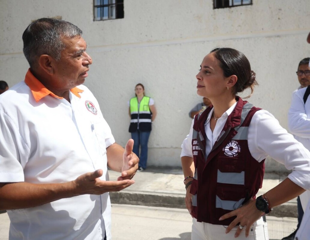 Ana Paty Peralta corta de listón de la ampliación de la red de drenaje sanitario en la SM 97