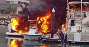 Incendio de yates en una marina deja una persona muerta y dos heridas; la tripulación descansaba cuando se originó el siniestro.