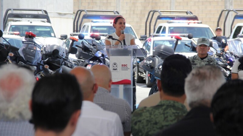Recibe Cancún parque vehicular y equipamiento para la seguridad ciudadana.