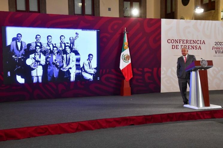 Andrés Manuel López Obrador, presidente de México, mostró la canción “Los Marcianos” de el dominicano Rosendo Ruiz Quevedo, durante la conferencia matutina realizada en Palacio Nacional.