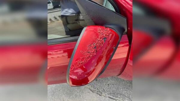 Otra vez los taxistas… ahora rocían con ácido a un Uber