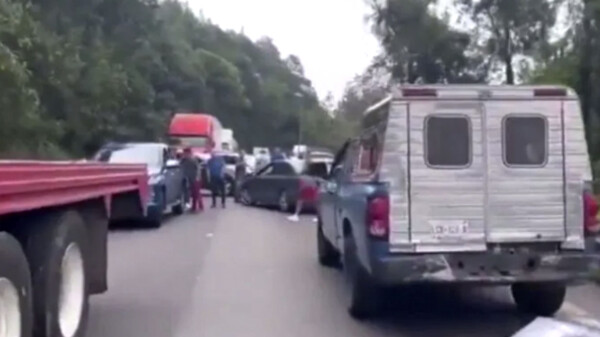 Asaltantes perpetran asalto masivo en autopista de Veracruz