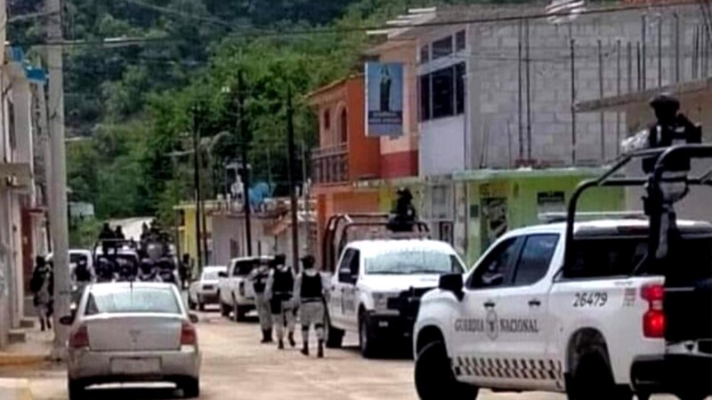 Sicarios emboscan y matan a balazos a mando policial en Guerrero