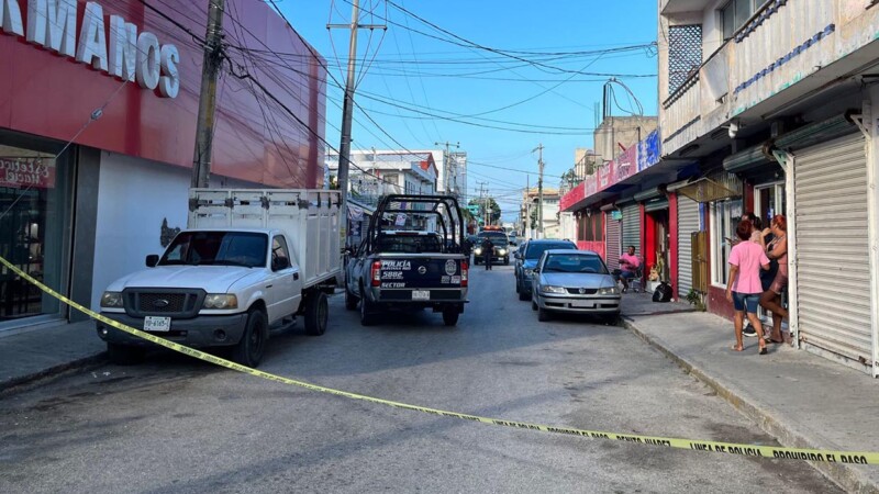 Lesionan a balazos a persona en local comercial del centro de Cancún