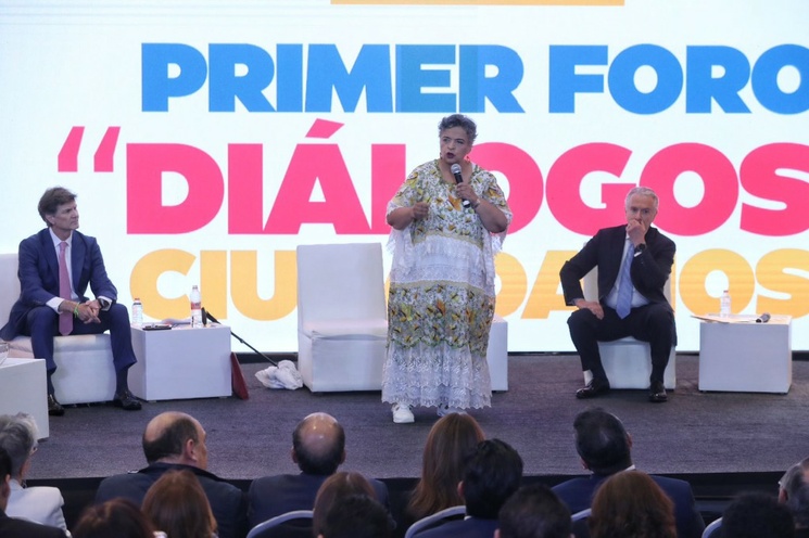 Beatriz Paredes dijo: “no tuvimos la capacidad, cuando la sociedad nos dio en repetidas ocasiones la oportunidad de gobernarla, de resolver la problemática de los marginados”.