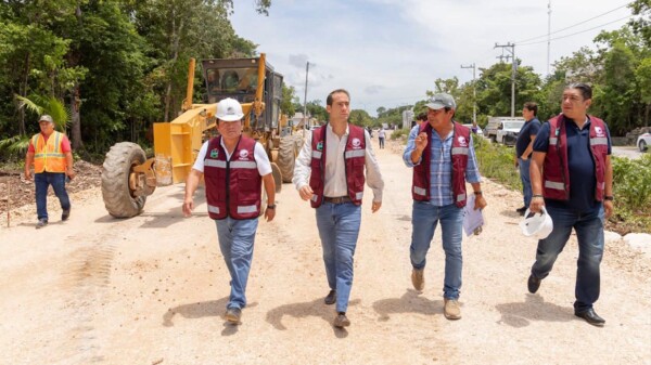 Diego Castañón supervisa avances de ampliación en la avenida La Selva y colonia Veleta de Tulum