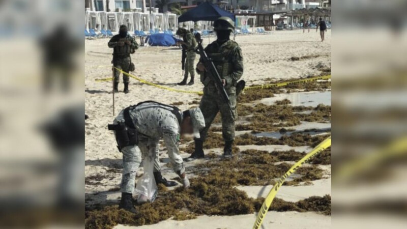 Aseguran militares paquete de cocaína en playa de Cancún