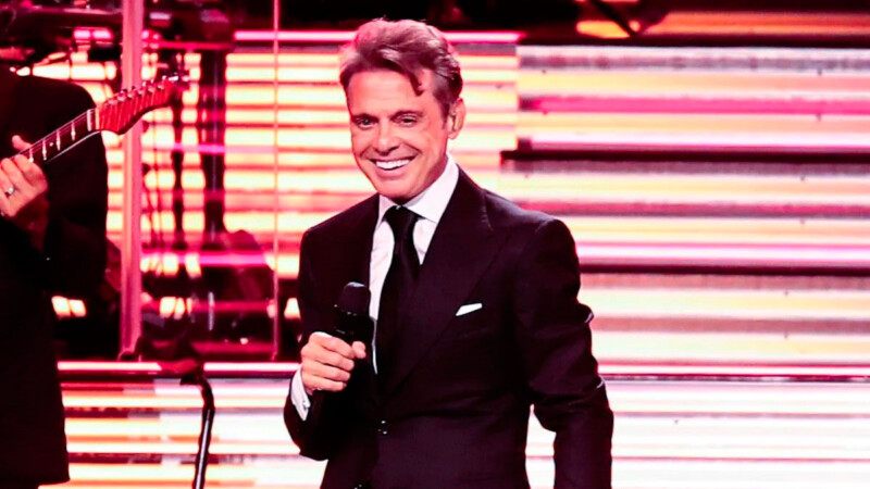 Fan prepara demanda contra Luis Miguel por usar doble en concierto