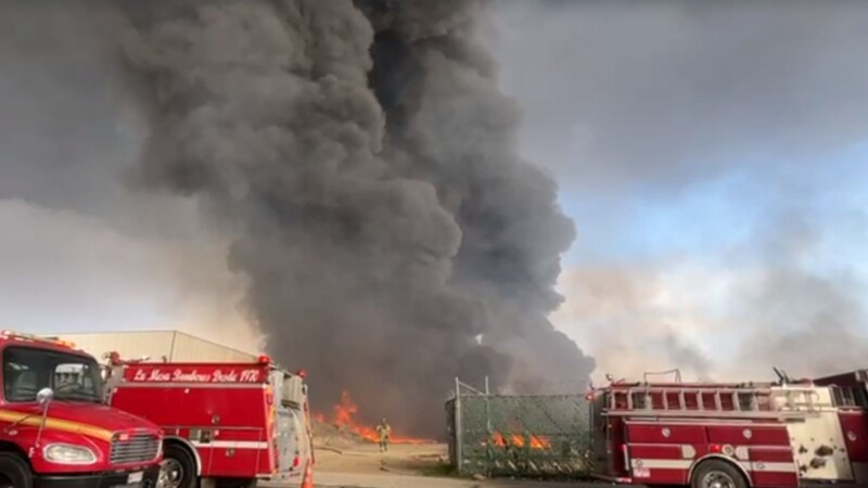 Dantesco incendio en una fábrica de colchones en Tijuana (VIDEO)