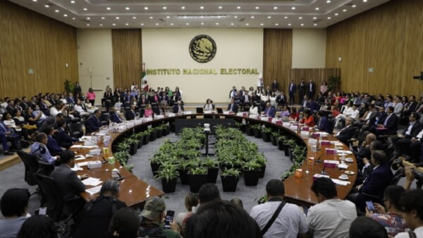 Ordenan a AMLO no hacer mención alguna de Gálvez