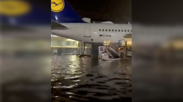 Tormenta inunda aeropuerto de Frankfurt en Alemania