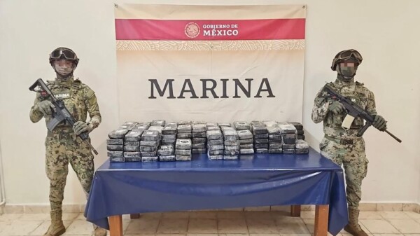 Localizan embarcación volteada con 159 kilos de cocaína en Puerto Aventuras