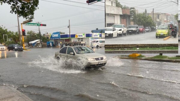 Torrenciales lluvias por Idalia, inundan calles de Cancún