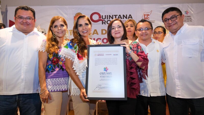 Mara Lezama entrega el nombramiento de Pueblo Mágico a la isla de Cozumel