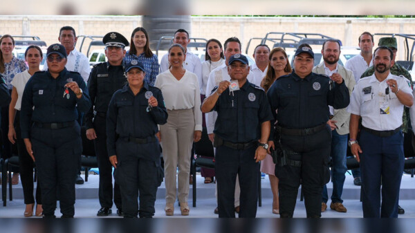 Mara Lezama entrega vehículos y equipamiento a Benito Juárez para el fortalecimiento de la seguridad