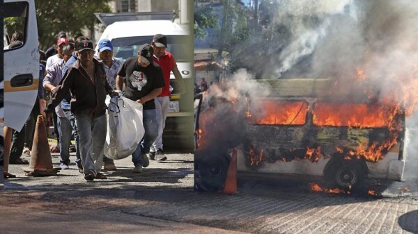Continua violencia contra transportistas en Guerrero, matan a 3