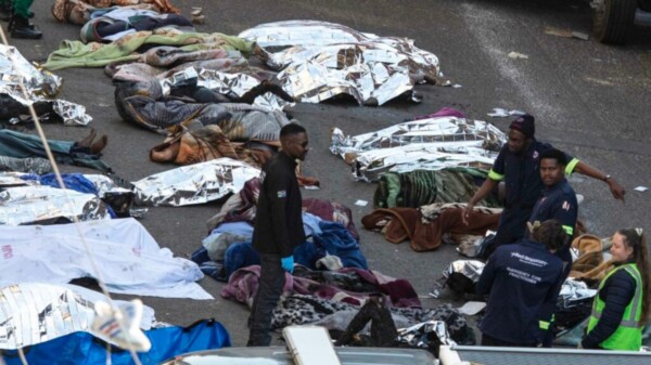 Mueren calcinadas 73 personas en edificio de Sudáfrica