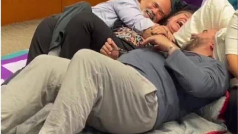 Xóchitl Gálvez, pasa más tiempo “enfiestada” que en el Senado