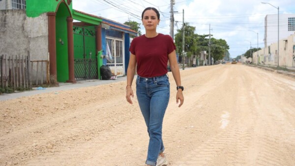 Lleva Ana Paty Peralta obras transformadoras a colonias de Cancún