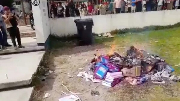 Manipulados quienes queman los Libros de Texto: AMLO