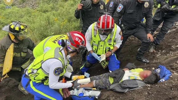 Rescatan a niño que cayó al cráter del volcán de Xitle en la CDMX