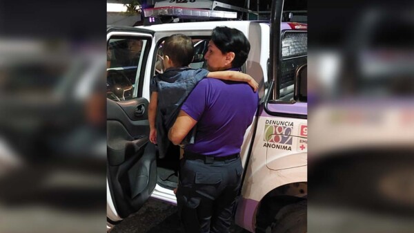 Rescata GEAVIG a niña de 5 años que deambulaba en calles de Cancún