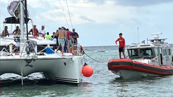 Marina Rescata a 23 personas en inmediaciones de Mahahual, Quintana Roo 