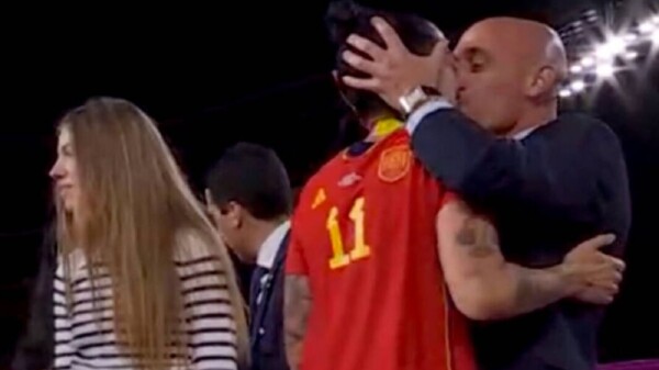 Leve castigo de FIFA contra Rubiales por beso a jugadora