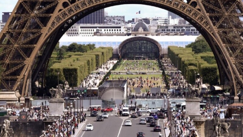 Desalojan la Torre Eiffel por amenaza de bomba