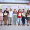 Atestigua Ana Paty Peralta entrega de tarjetas de ‘Escuela Digna’