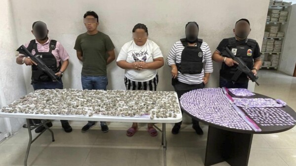 Detienen en Playa Del Carmen a dos presuntos narcomenudistas "en línea"