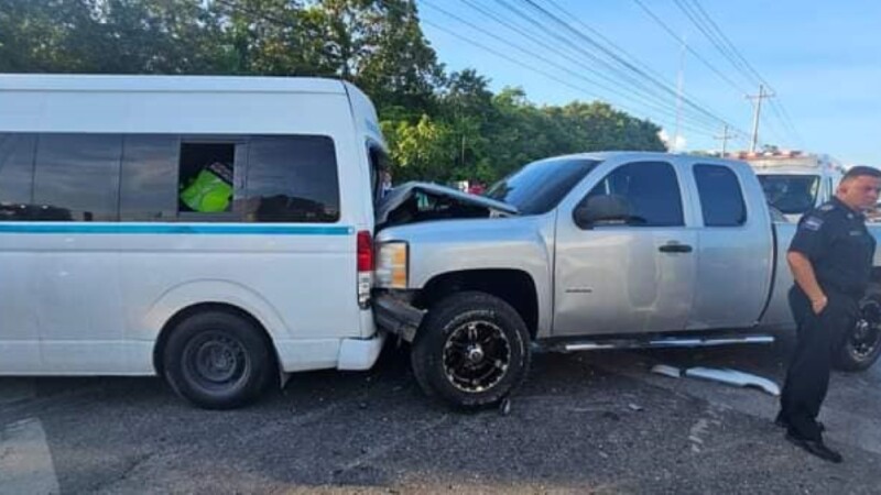 Deja 9 lesionados fuerte choque en el bulevar de Playa del Carmen