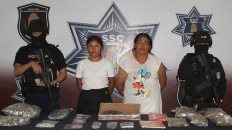 Detienen en la colonia Santa Ana de Cancún a dos mujeres narcomenudistas.