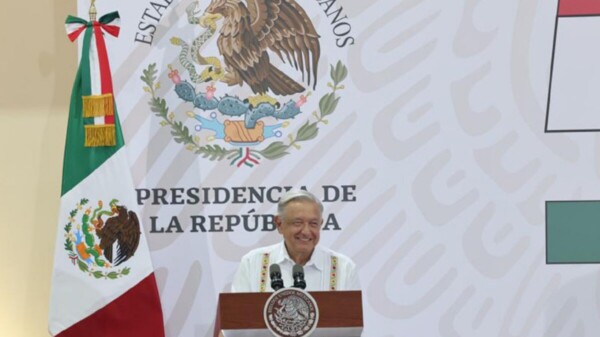 “Arriba los de abajo y abajo los privilegios”: López Obrador